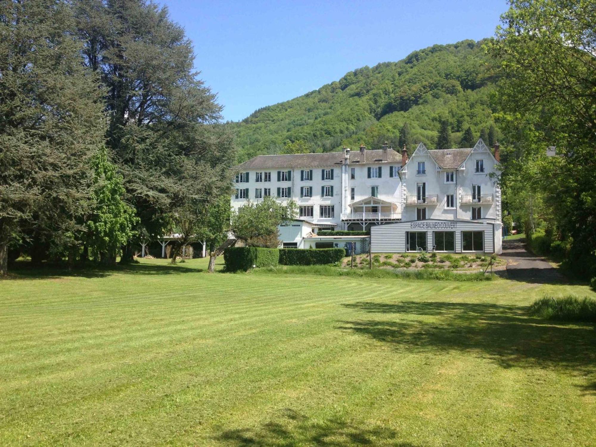 Hotel Et Residence Des Bains Vic-sur-Cère Екстериор снимка